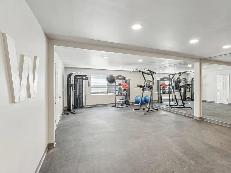 Wilshire Lofts and Townhomes — Photo 20