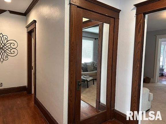5th image of 1006 W State St