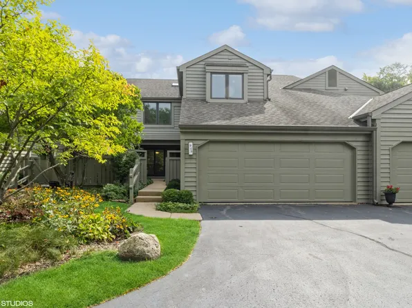 949 Shoreline Rd, Lake Barrington, IL 60010