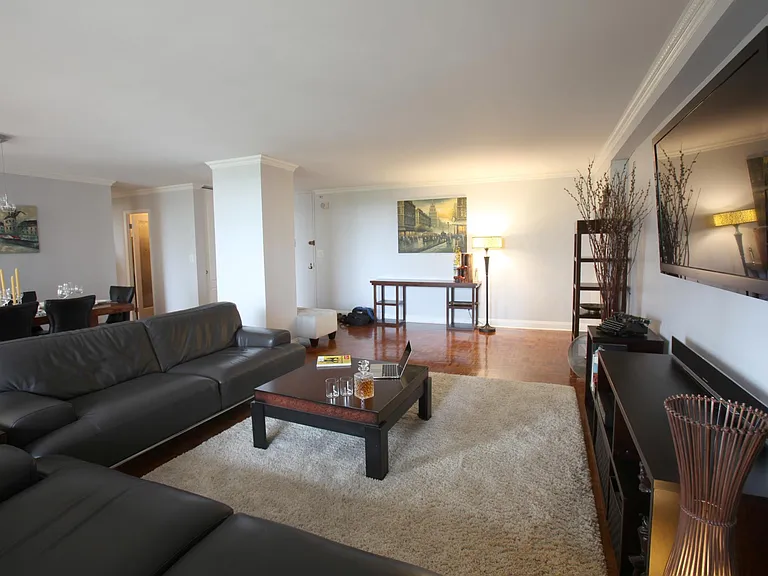 300 Winston Dr #208 — Photo 2