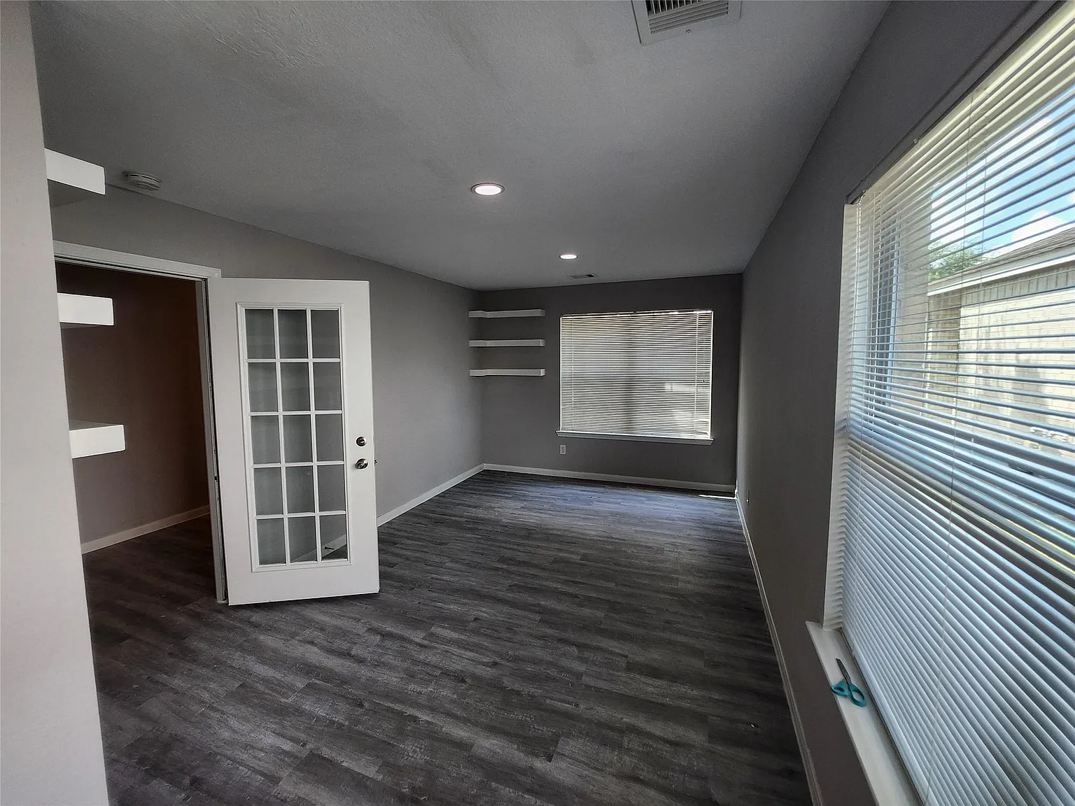 5 bed, 2.5 bath, 3304 sqft, $3,000 — Photo 4