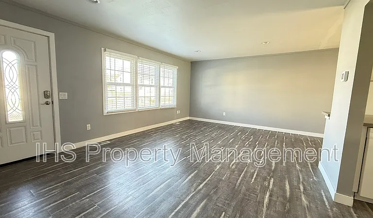 302 Bernard Ave — Photo 8