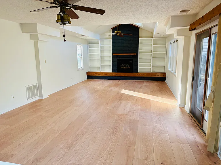 1556 Beachview Dr — Photo 4