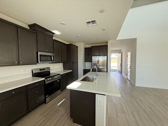5th image of 171 Dock Cir
