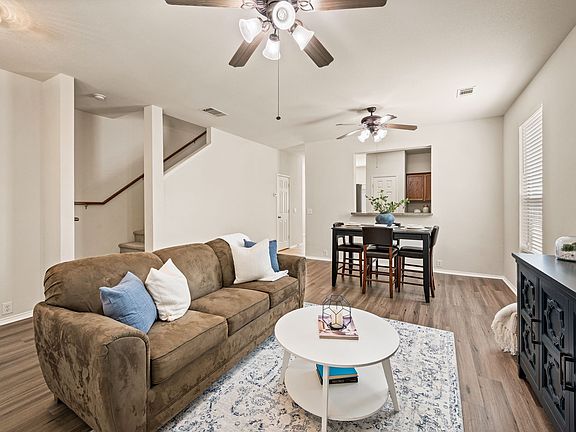 5th image of 10616 Traymore Dr