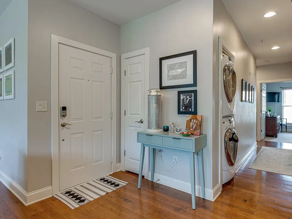 760 Wedgewood Park #203