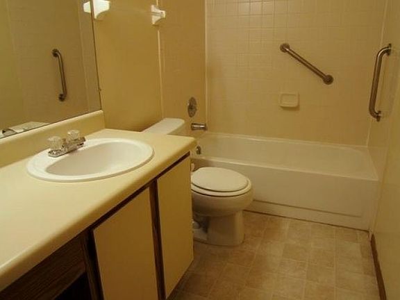 5th image of 1850 Stoneview Ct