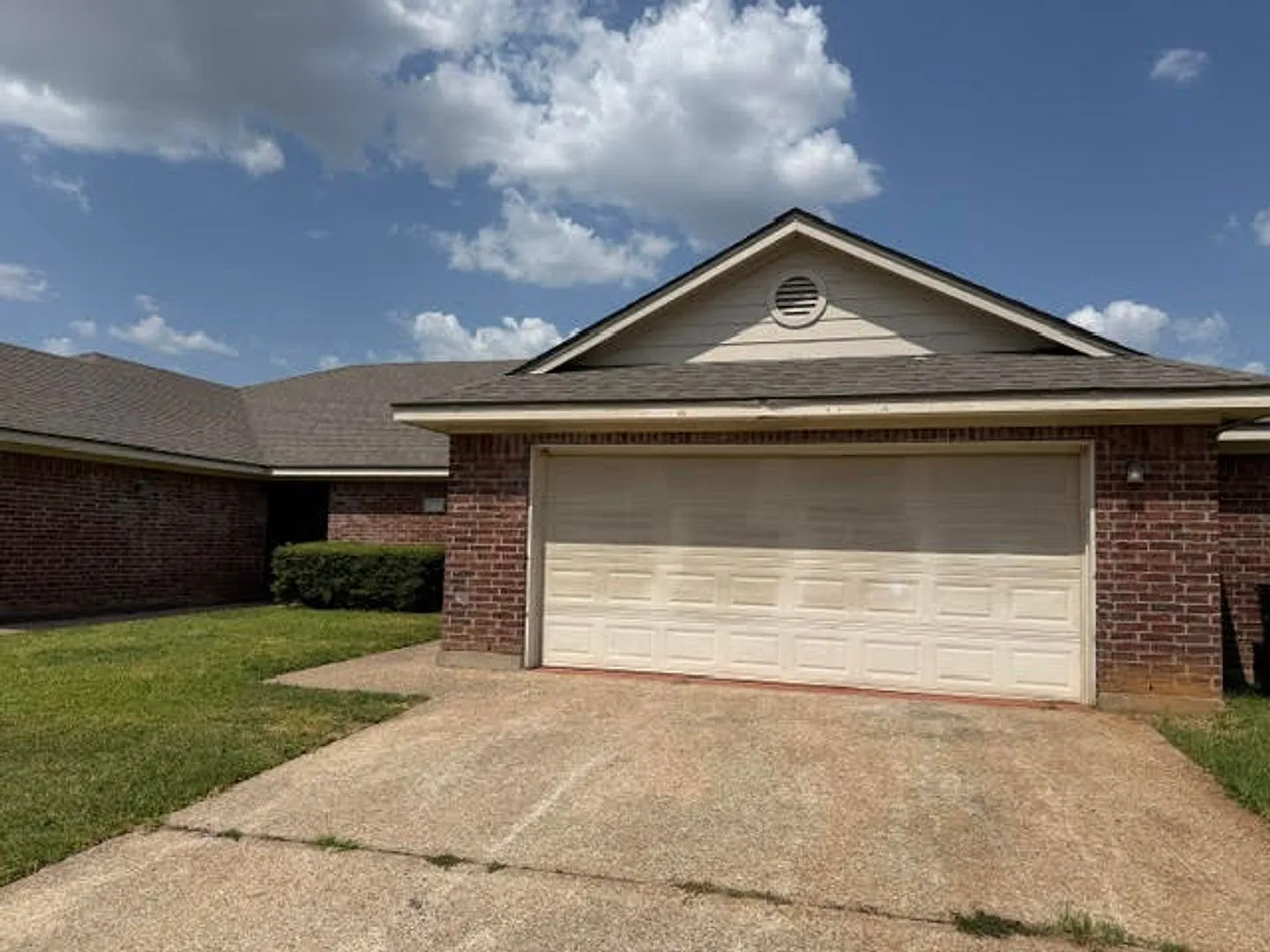 10209 Lilac Lane Unit B — Photo 2