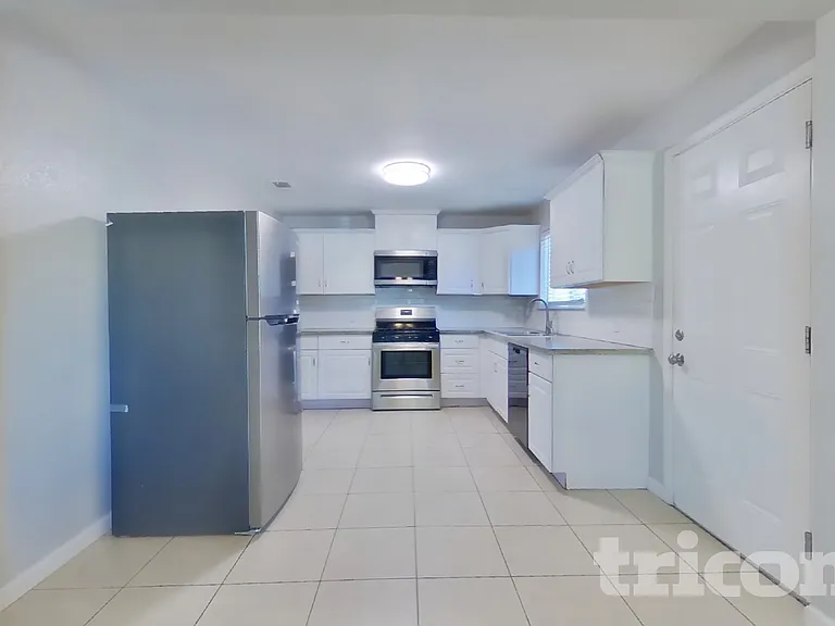 5041 Whittier Dr — Photo 5