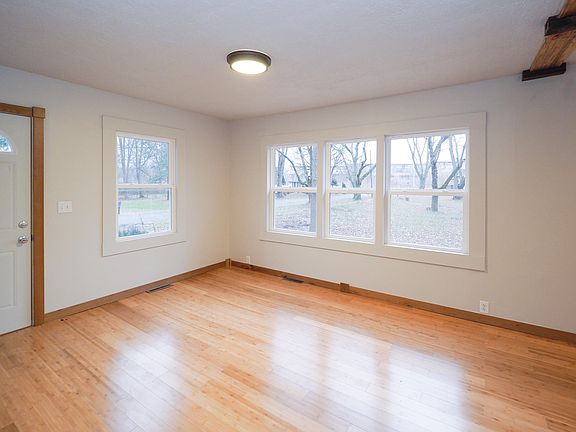 4th image of 5051 Beverly Ave