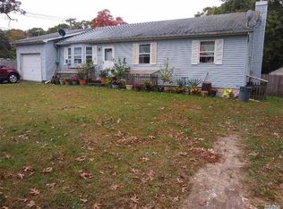 4 Smith Ln, Middle Island, NY 11953