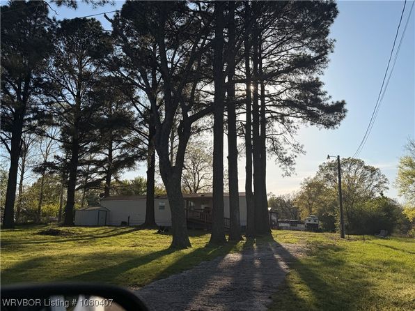 108 N T 300 St, Stigler, OK 74462