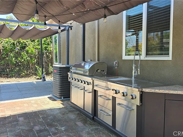 1018 La Presa Dr — Photo 3