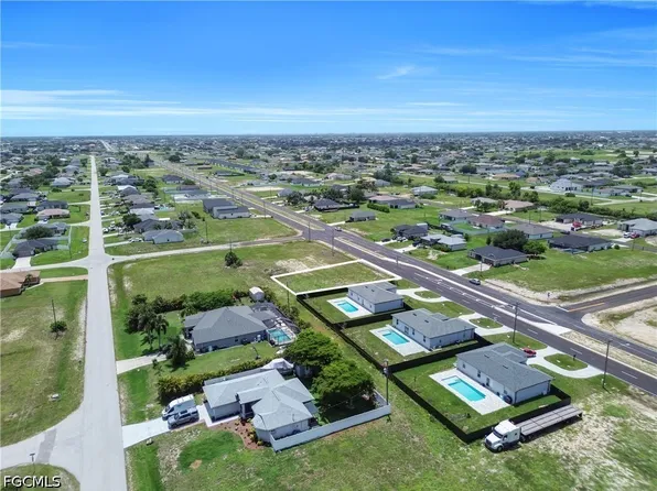 107 Diplomat Pkwy E, Cape Coral, FL 33909