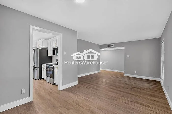 1004 Whitehall Dr — Photo 10
