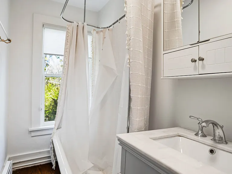 579 Hill St — Photo 32