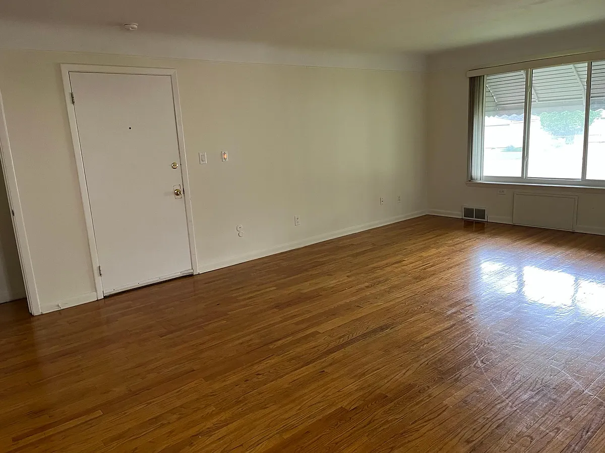 Building Photo - 1809 Gardenia Ave #5
