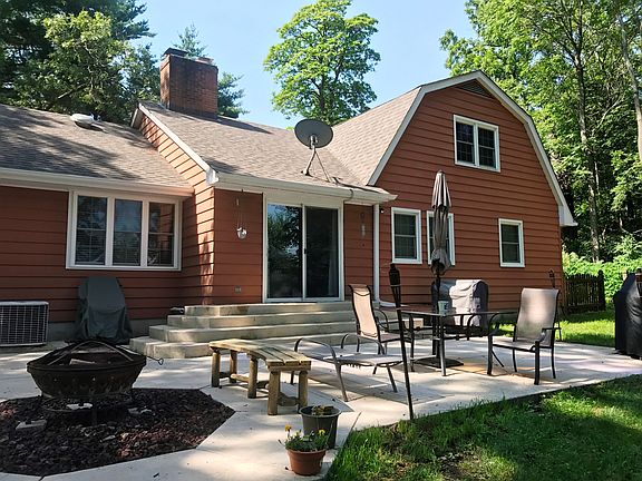 3rd image of 248 E Croswell Ave
