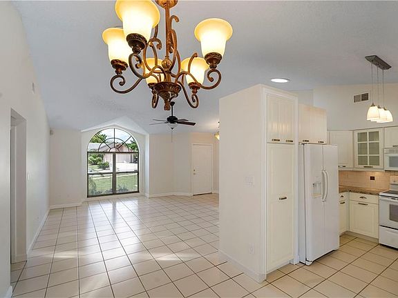 5th image of 7812 Bay Cedar Dr