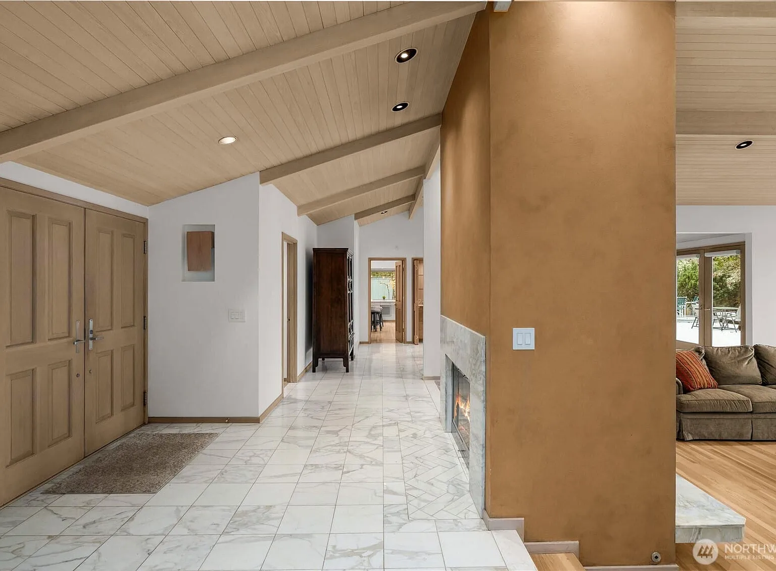 4 bed, 2.5 bath, 3900 sqft, $15,000 — Photo 4