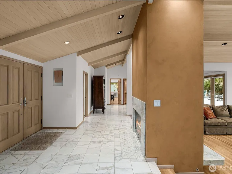 8428 N Mercer Way — Photo 4