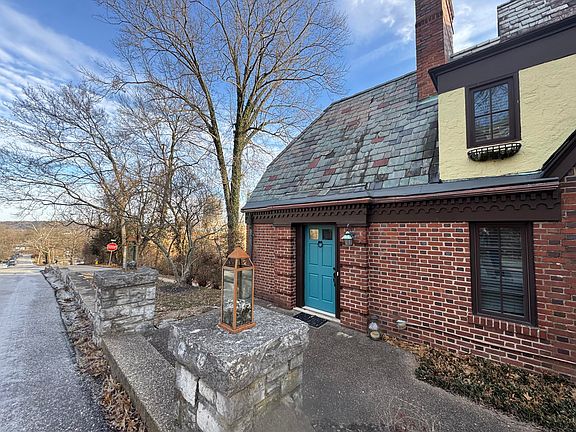 2nd image of 2 Rockland Ct