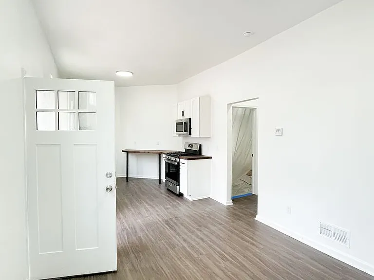 07 - 807 Eureka — Photo 5