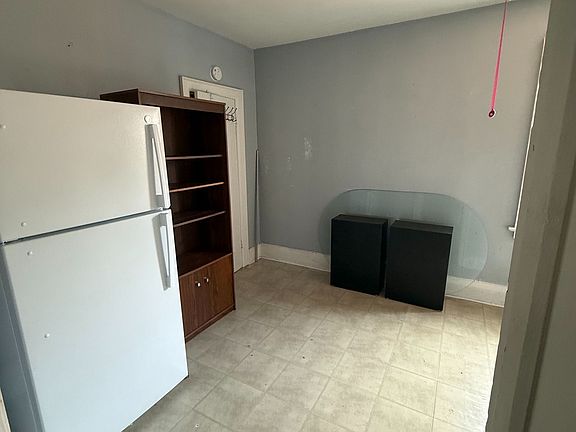 3rd image of 64 Ashburnham Rd