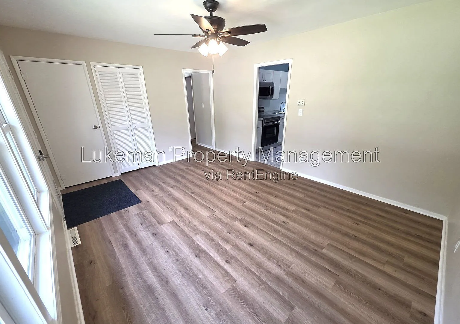 3 bed, 1.0 bath, 923 sqft, $1,400 — Photo 3