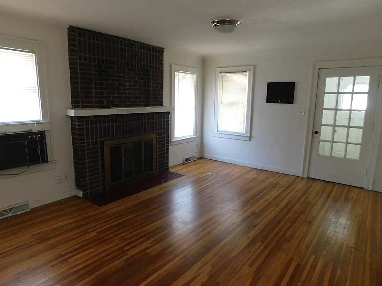 1175 Chapin Ave — Photo 4