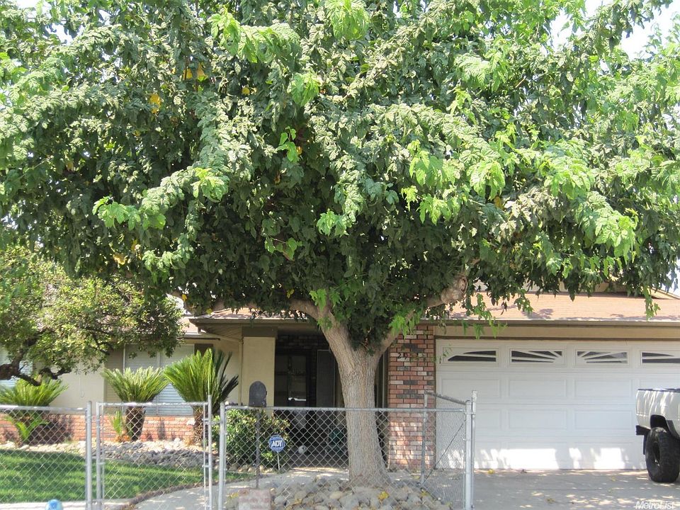 2nd image of 2953 Alphonse Dr