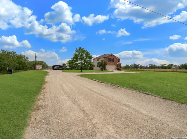 5705 Youngsford Rd, Marion, TX 78124