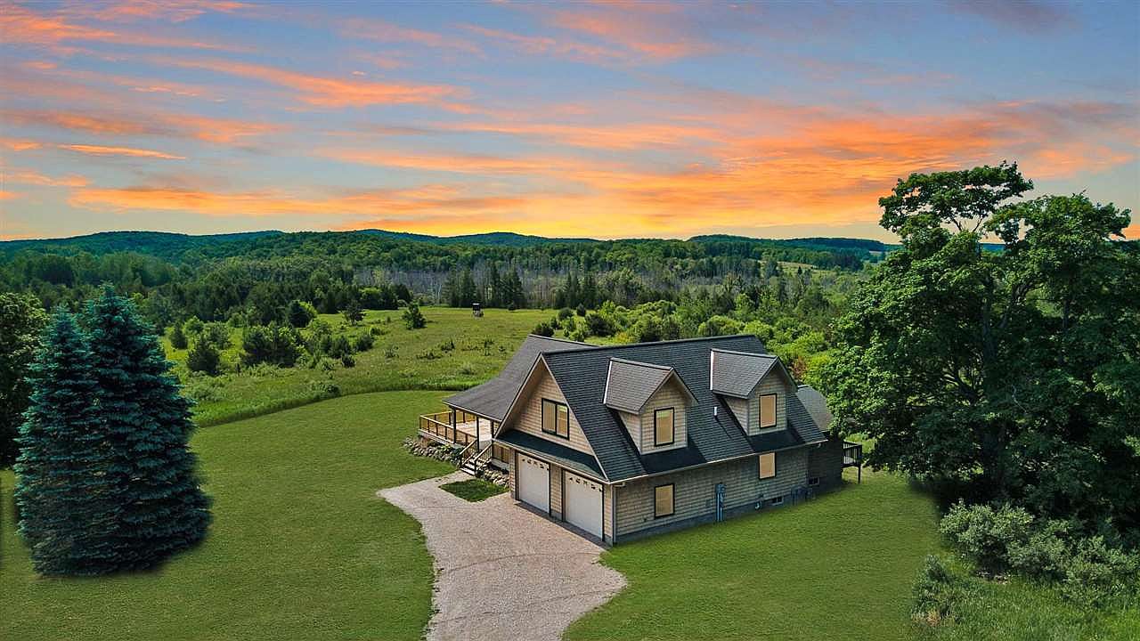 8594 Upper Bay Shore Rd, Charlevoix, MI 49720 MLS 471449 Zillow