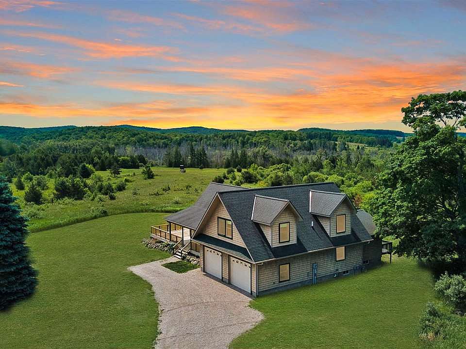 8594 Upper Bay Shore Rd, Charlevoix, MI 49720 MLS 471449 Zillow