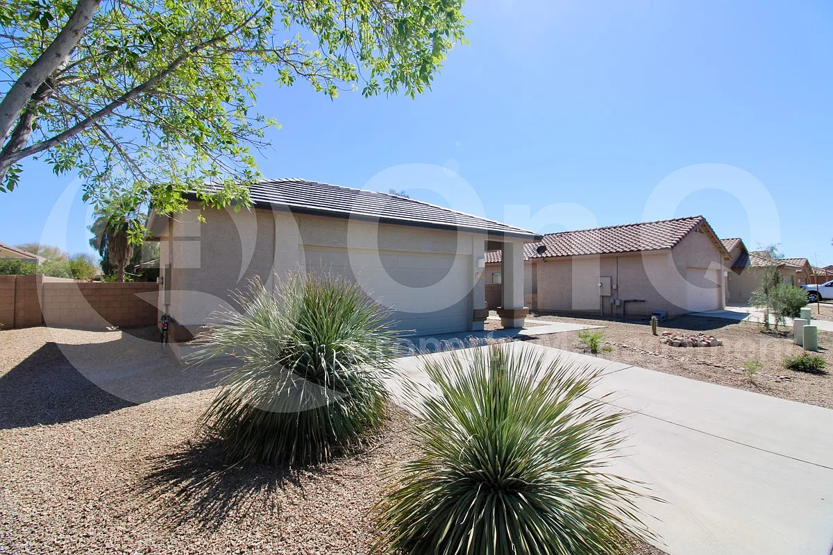 3 bed, 2.0 bath, 1265 sqft, $1,699 — Photo 2