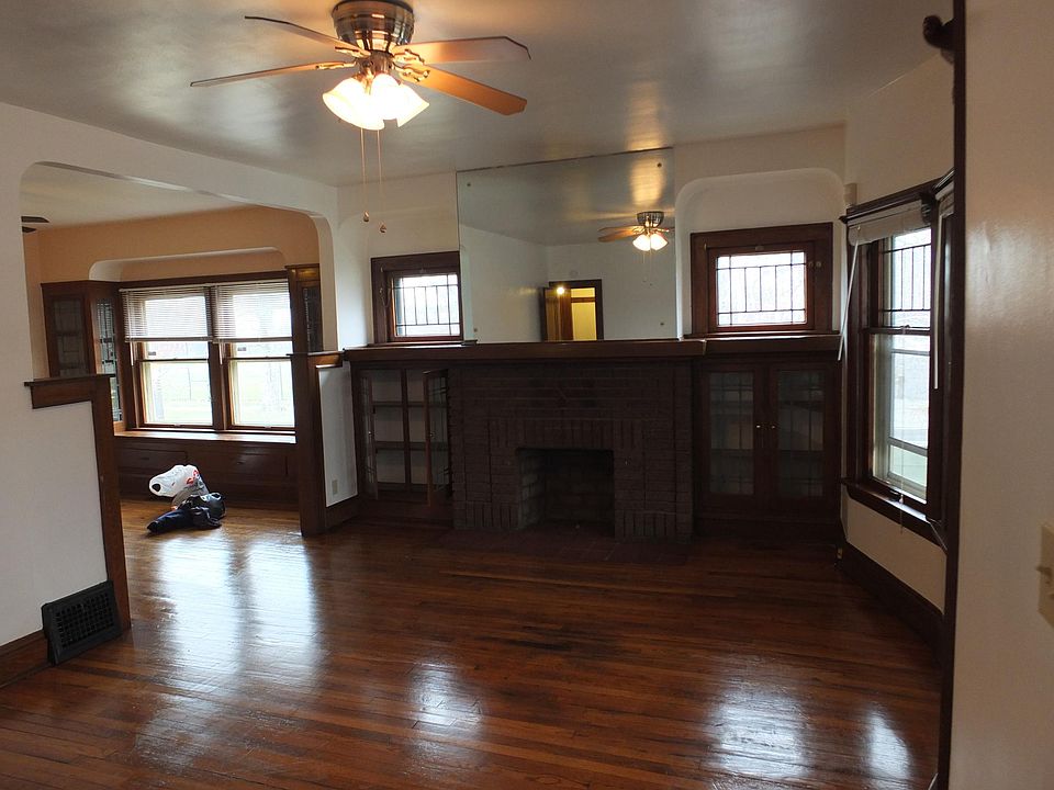 1st image of 1328 W 59th St