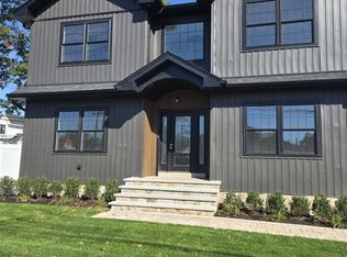 1320 R St, Elmont, NY 11003