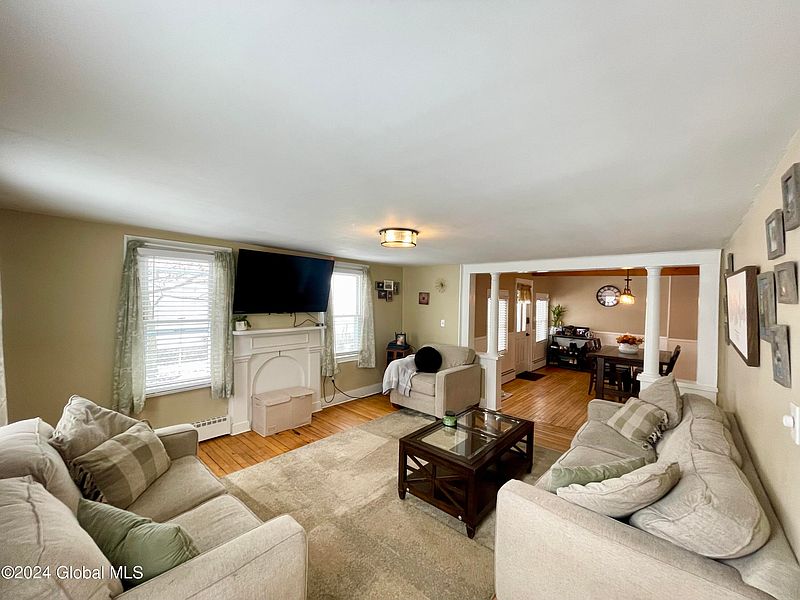 4th image of 10 Flandreaux Avenue