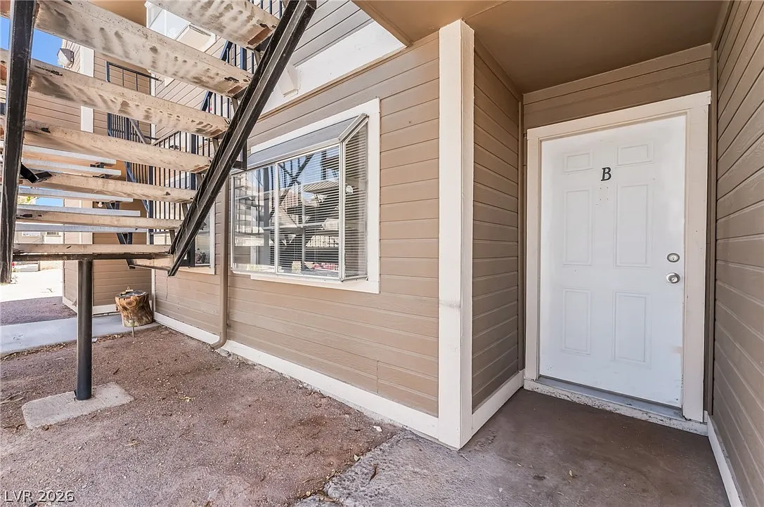 2 bed, 1.0 bath, 3112 sqft, $950 — Photo 3