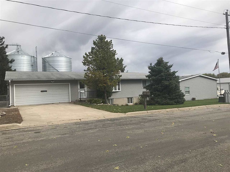 1st image of 403 B Ave