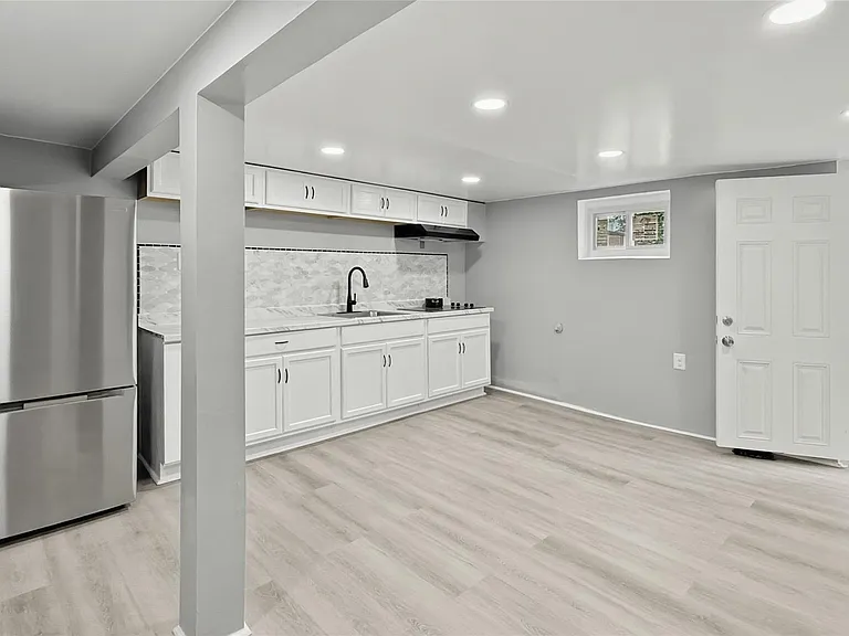 429 S 3rd Ave — Photo 1