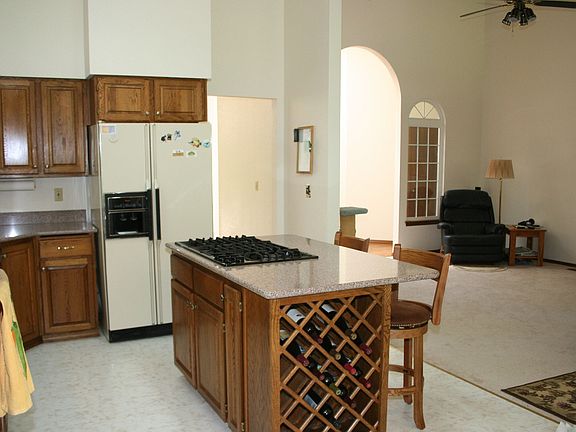 4th image of 2330 Lorraine Dr SE
