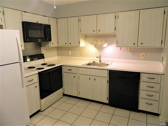 5th image of 2764 Blackforest Dr APT B