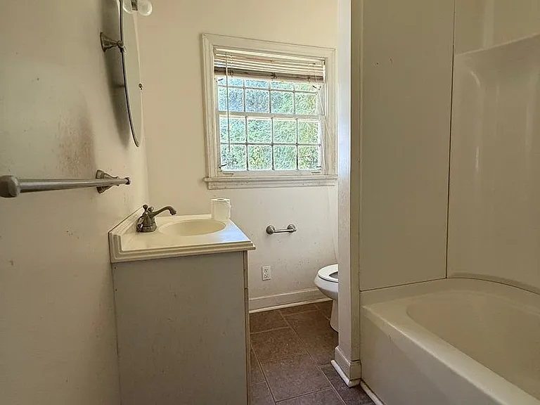 220 Woodside Dr — Photo 9
