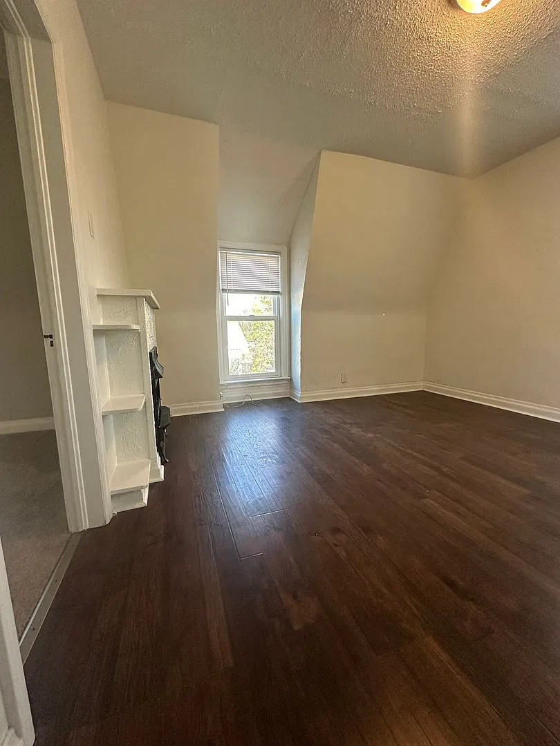 113 N 6th St — Photo 3