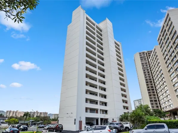 949 Ala Nanala St APT 301, Honolulu, HI 96818