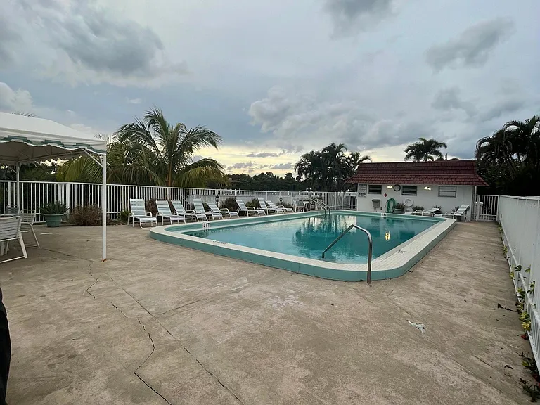 4201 S Ocean Blvd #J5 — Photo 3
