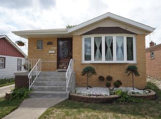 7722 Menard Ave, Burbank, IL 60459