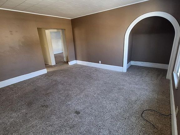 5th image of 207 Oak St #303