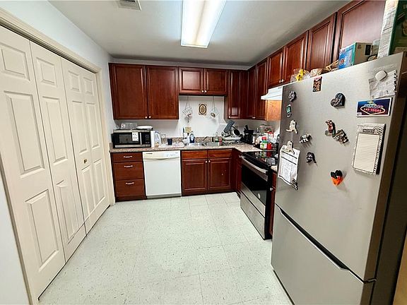 4th image of 8516-18 Deerfield Dr